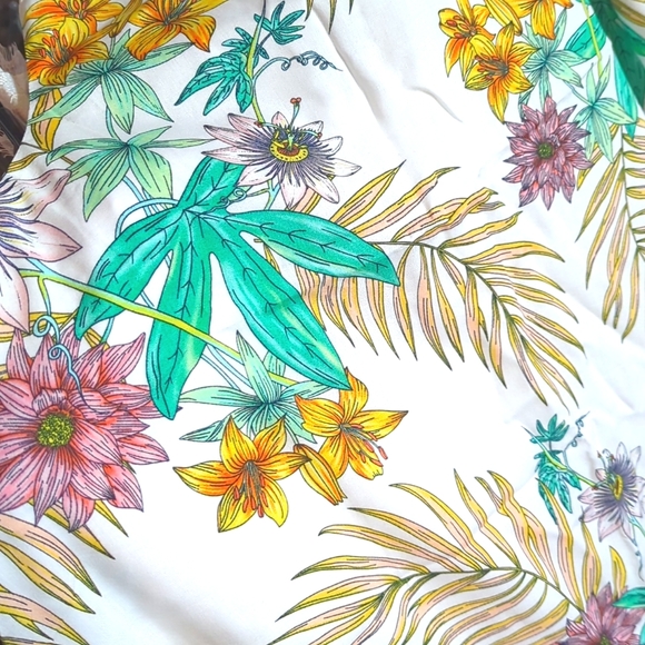🆕🌿TROPICAL FLORAL SHIFT DRESS🌿 - Picture 5 of 5